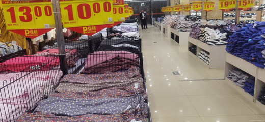 萬客來服裝超市 平價(jià)時(shí)尚，惠動(dòng)全城